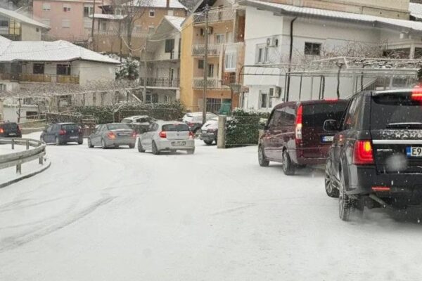 KOLONE NA ULAZU U MOSTAR Sat vremena čekanja na Kobilovači, zapeo vozač i na Žovnici, drugi ga zaobilaze…