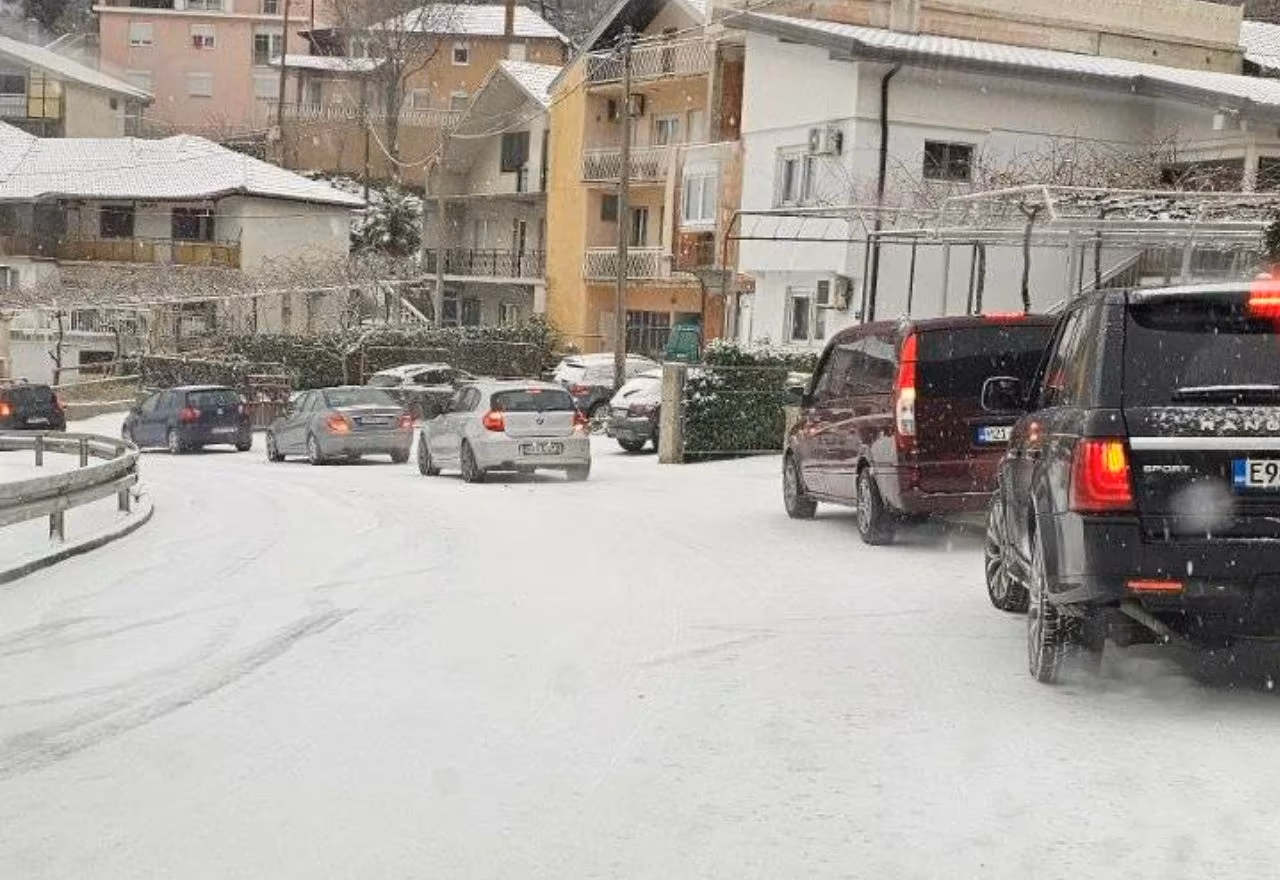 KOLONE NA ULAZU U MOSTAR Sat vremena čekanja na Kobilovači, zapeo vozač i na Žovnici, drugi ga zaobilaze…